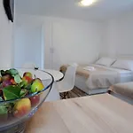 Kate Apartman *
