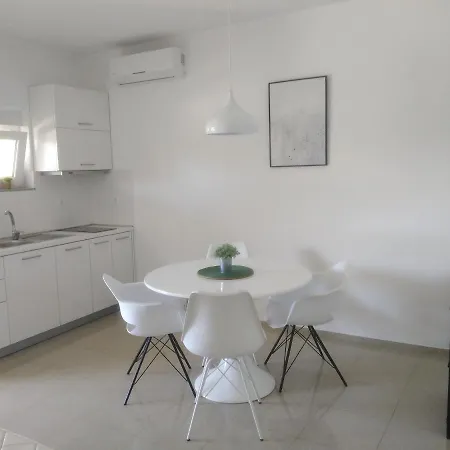Kate Apartment